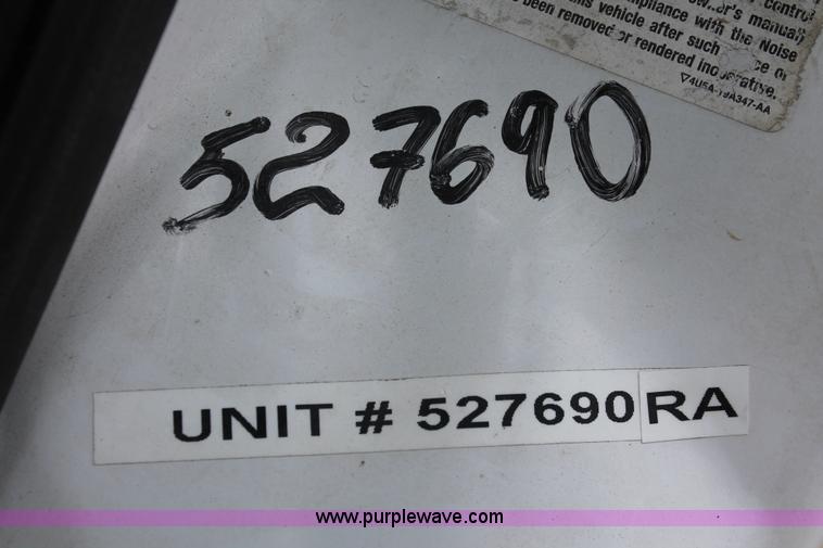 image for item H8409 2004 Ford F350 XL Super Duty utility truck