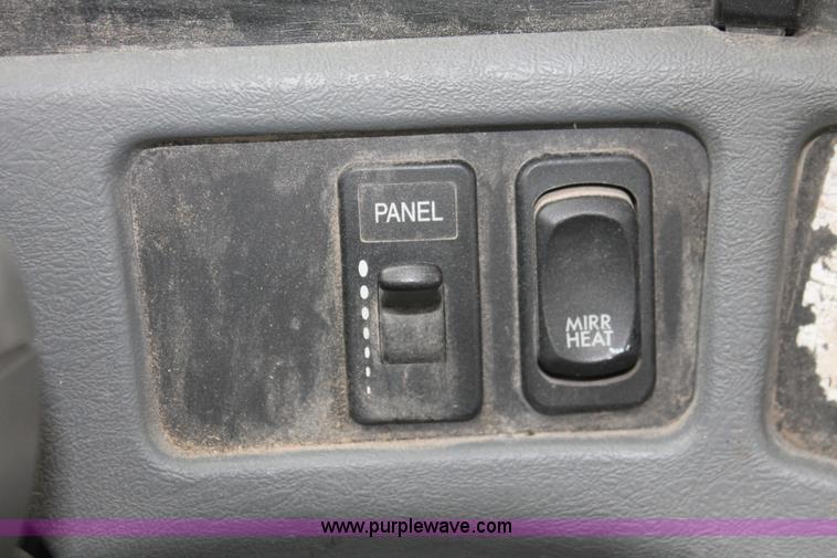 image for item H8410 2005 Freightliner Columbia semi truck