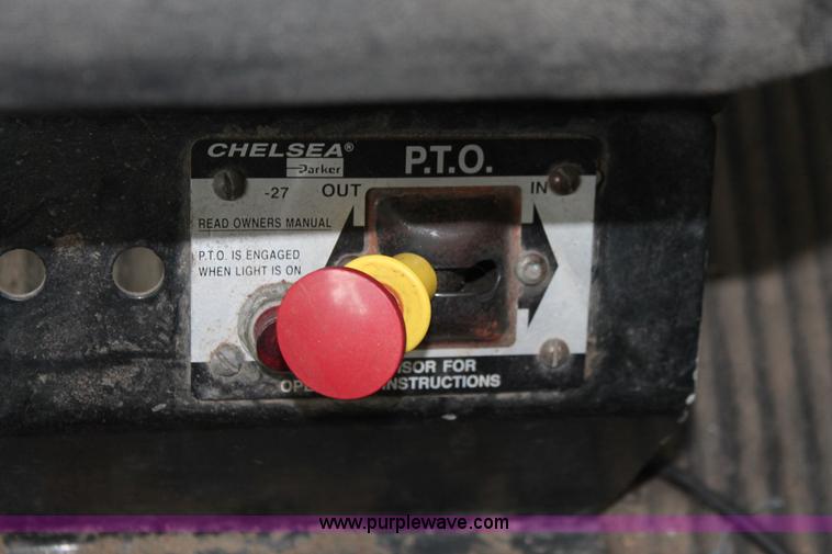 image for item H8410 2005 Freightliner Columbia semi truck