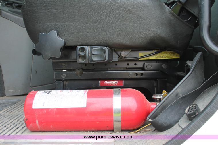 image for item H8410 2005 Freightliner Columbia semi truck