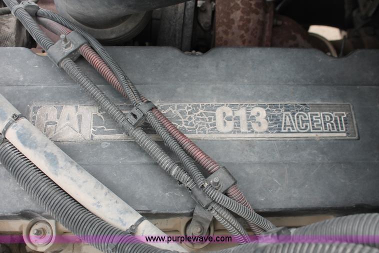 image for item H8410 2005 Freightliner Columbia semi truck