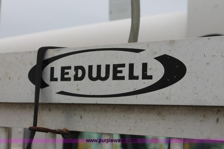 image for item H8410 2005 Freightliner Columbia semi truck