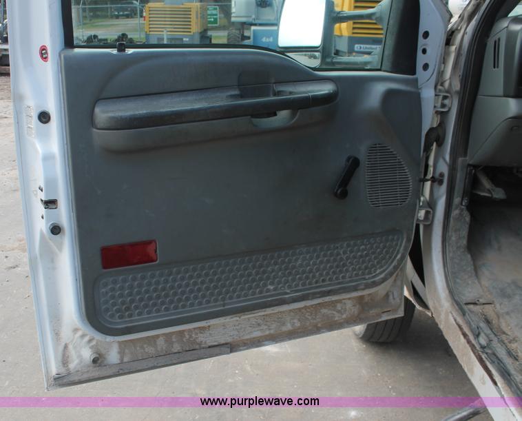 image for item H8411 2004 Ford F450 Super Duty XL stake truck