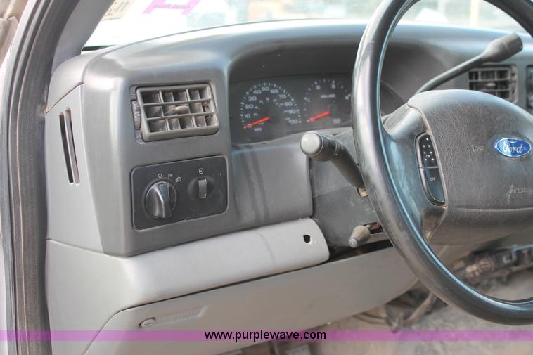 image for item H8411 2004 Ford F450 Super Duty XL stake truck