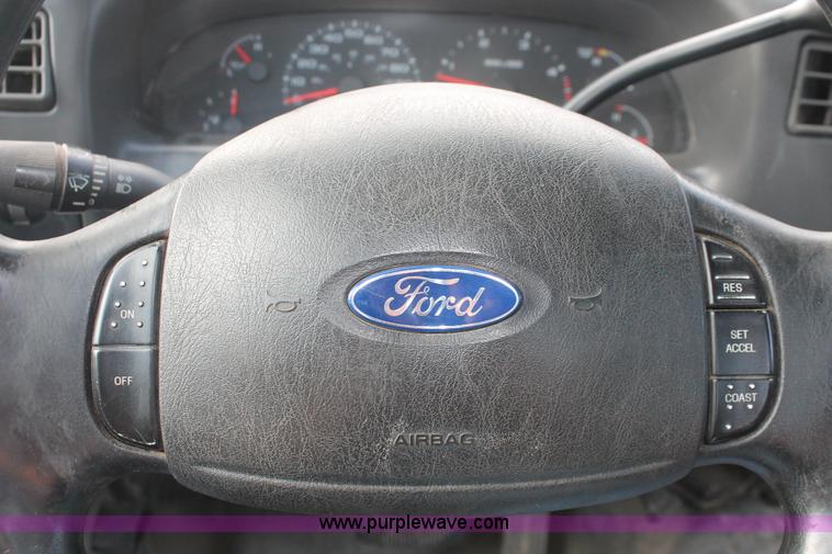 image for item H8411 2004 Ford F450 Super Duty XL stake truck