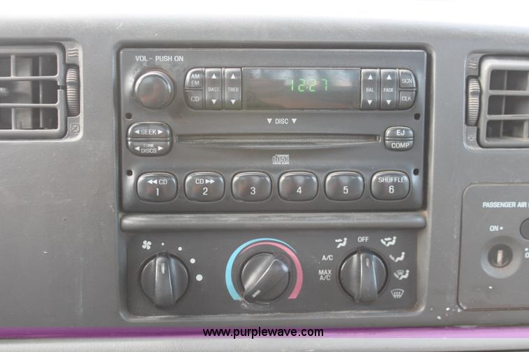 image for item H8411 2004 Ford F450 Super Duty XL stake truck