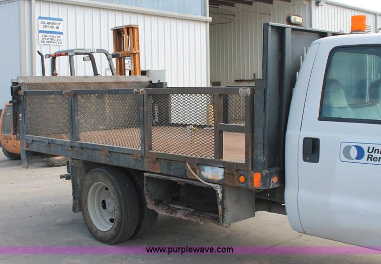 image for item H8411 2004 Ford F450 Super Duty XL stake truck