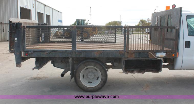 image for item H8411 2004 Ford F450 Super Duty XL stake truck