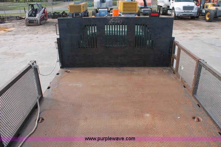 image for item H8411 2004 Ford F450 Super Duty XL stake truck