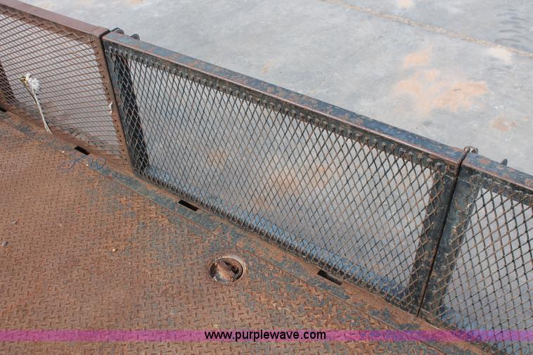 image for item H8411 2004 Ford F450 Super Duty XL stake truck