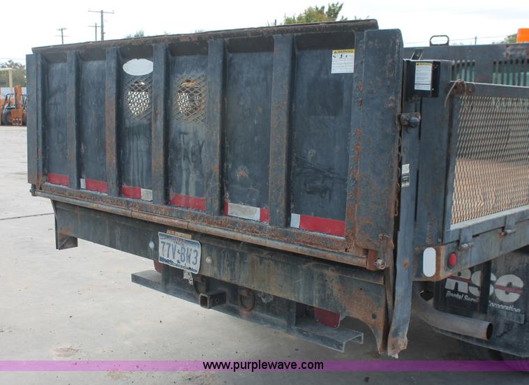 image for item H8411 2004 Ford F450 Super Duty XL stake truck