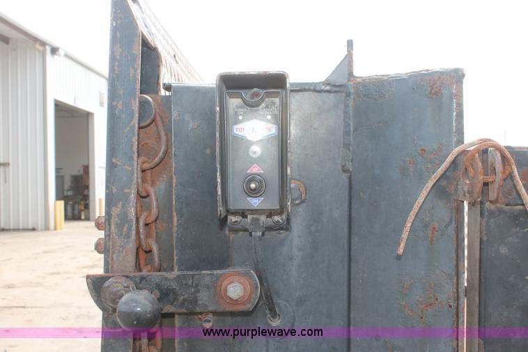 image for item H8411 2004 Ford F450 Super Duty XL stake truck