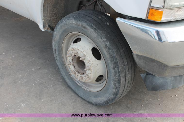 image for item H8411 2004 Ford F450 Super Duty XL stake truck