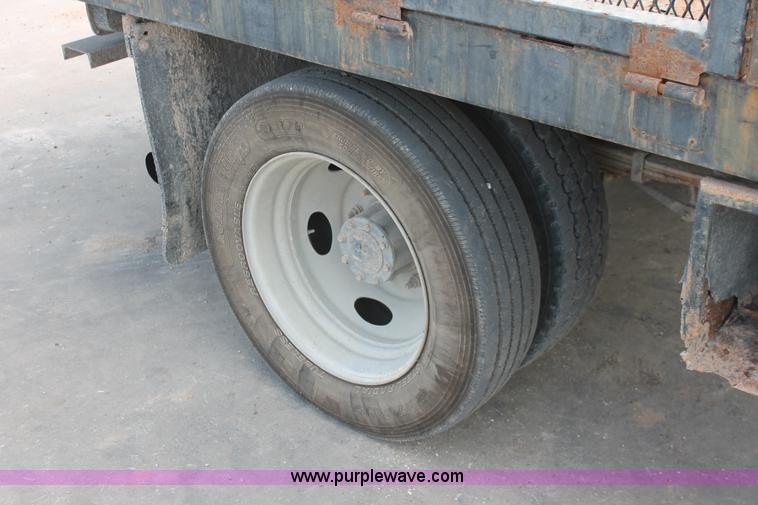 image for item H8411 2004 Ford F450 Super Duty XL stake truck