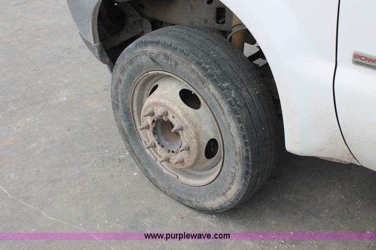 image for item H8411 2004 Ford F450 Super Duty XL stake truck