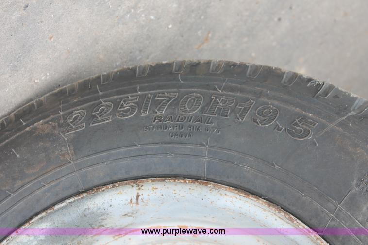 image for item H8411 2004 Ford F450 Super Duty XL stake truck