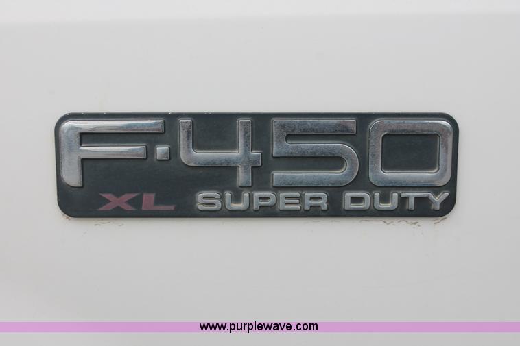 image for item H8411 2004 Ford F450 Super Duty XL stake truck