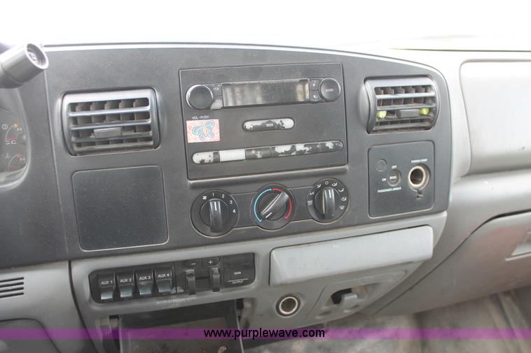 image for item H8412 2005 Ford F450 Super Duty XL stake truck