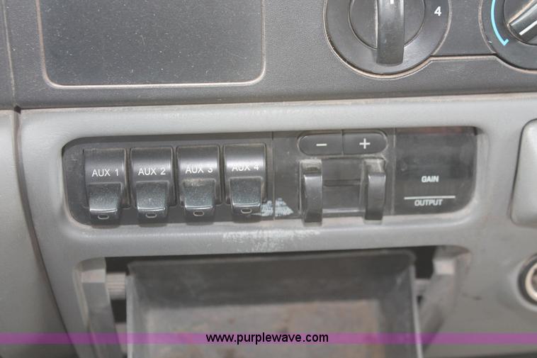 image for item H8412 2005 Ford F450 Super Duty XL stake truck