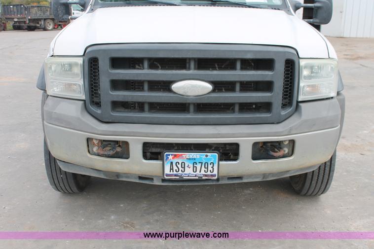 image for item H8412 2005 Ford F450 Super Duty XL stake truck