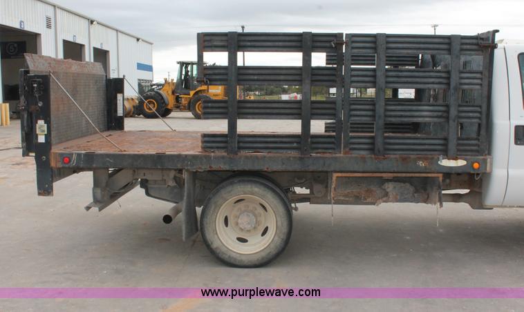image for item H8412 2005 Ford F450 Super Duty XL stake truck