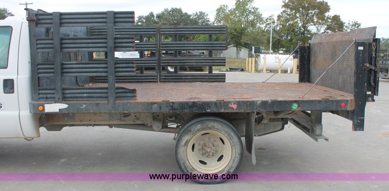 image for item H8412 2005 Ford F450 Super Duty XL stake truck