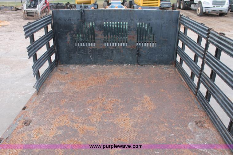 image for item H8412 2005 Ford F450 Super Duty XL stake truck