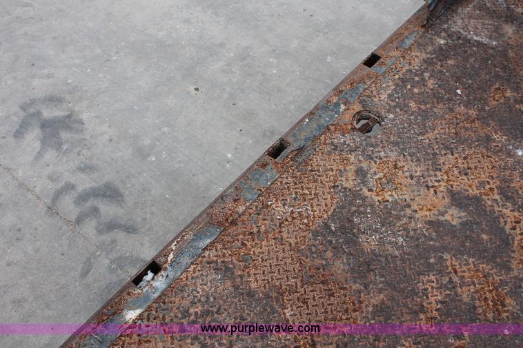 image for item H8412 2005 Ford F450 Super Duty XL stake truck