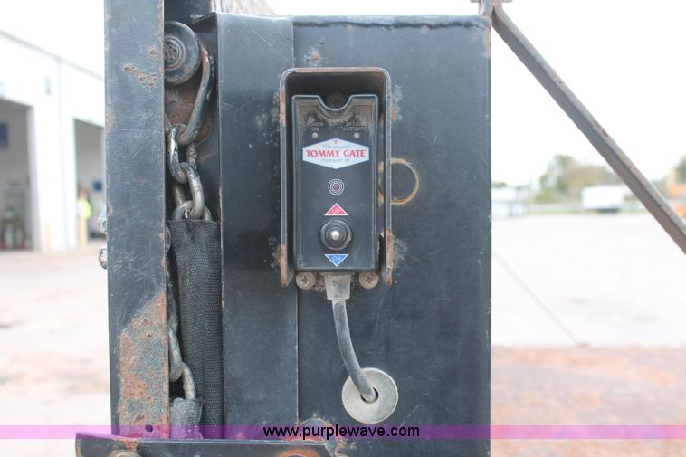 image for item H8412 2005 Ford F450 Super Duty XL stake truck