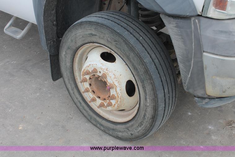 image for item H8412 2005 Ford F450 Super Duty XL stake truck