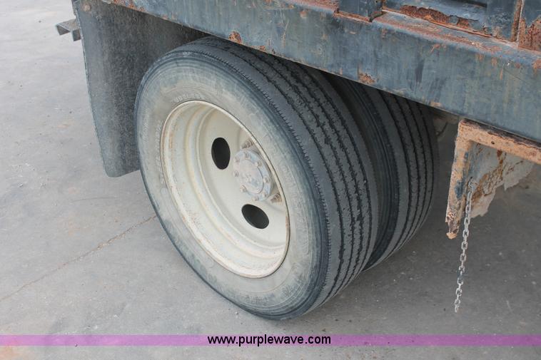 image for item H8412 2005 Ford F450 Super Duty XL stake truck