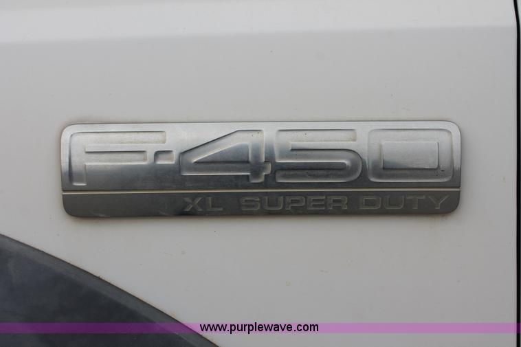 image for item H8412 2005 Ford F450 Super Duty XL stake truck
