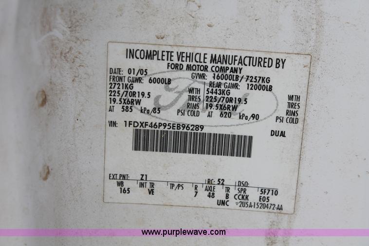 image for item H8412 2005 Ford F450 Super Duty XL stake truck