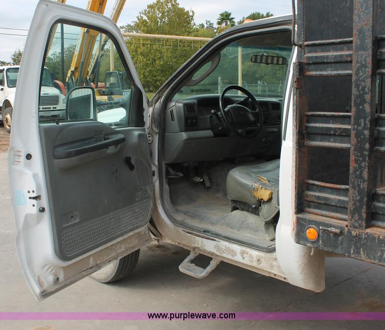 image for item H8413 2004 Ford F450 Super Duty XL stake truck