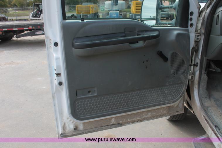 image for item H8413 2004 Ford F450 Super Duty XL stake truck