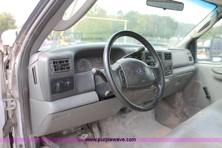 image for item H8413 2004 Ford F450 Super Duty XL stake truck