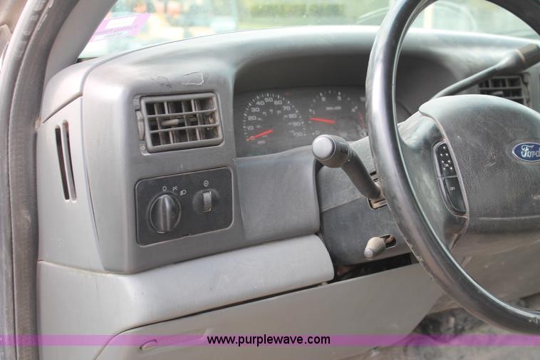 image for item H8413 2004 Ford F450 Super Duty XL stake truck