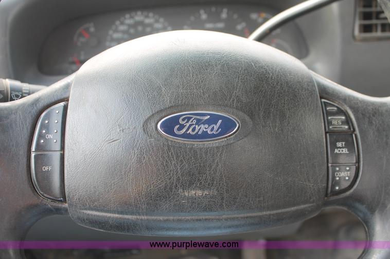 image for item H8413 2004 Ford F450 Super Duty XL stake truck