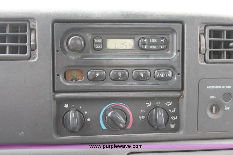 image for item H8413 2004 Ford F450 Super Duty XL stake truck