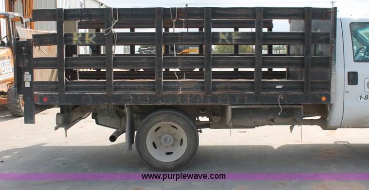 image for item H8413 2004 Ford F450 Super Duty XL stake truck
