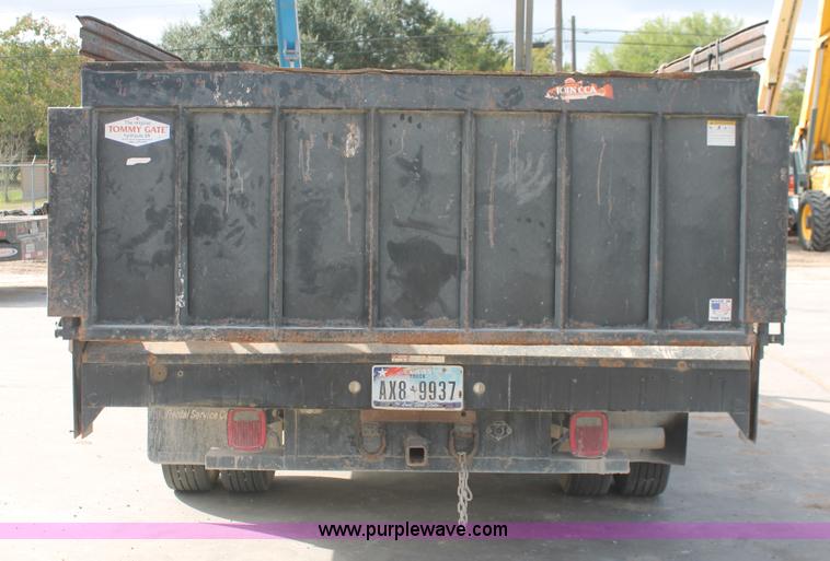 image for item H8413 2004 Ford F450 Super Duty XL stake truck