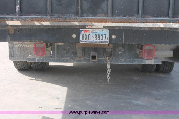 image for item H8413 2004 Ford F450 Super Duty XL stake truck