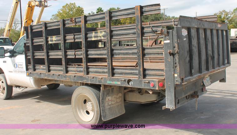 image for item H8413 2004 Ford F450 Super Duty XL stake truck