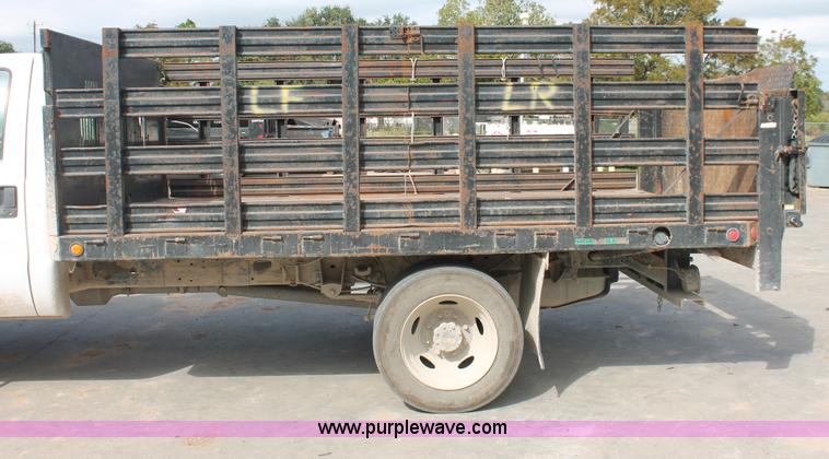image for item H8413 2004 Ford F450 Super Duty XL stake truck