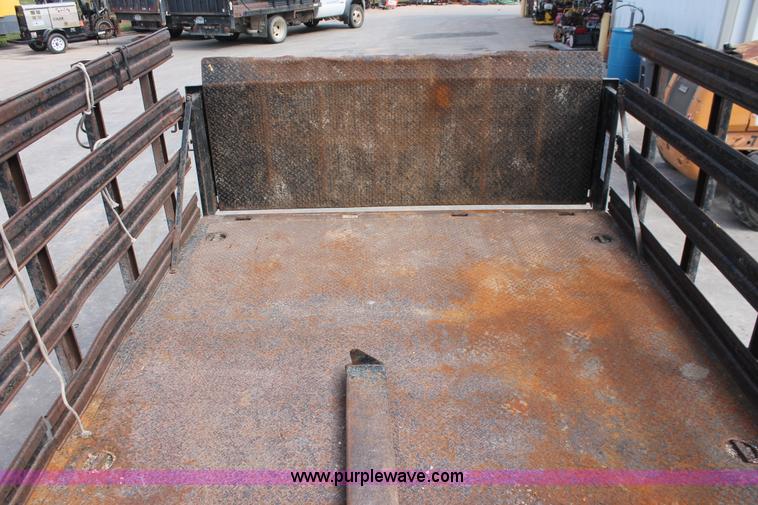 image for item H8413 2004 Ford F450 Super Duty XL stake truck