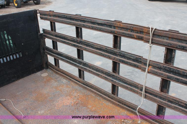 image for item H8413 2004 Ford F450 Super Duty XL stake truck