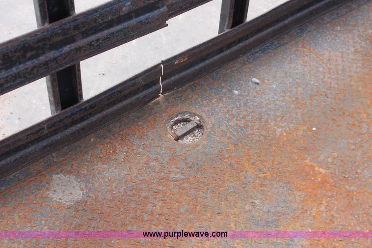 image for item H8413 2004 Ford F450 Super Duty XL stake truck