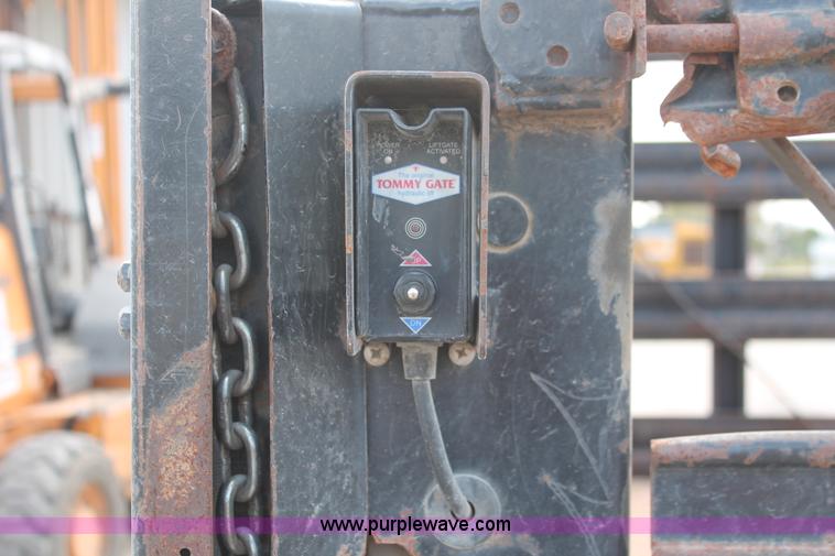 image for item H8413 2004 Ford F450 Super Duty XL stake truck