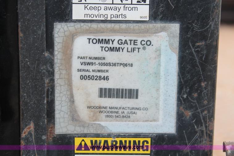 image for item H8413 2004 Ford F450 Super Duty XL stake truck