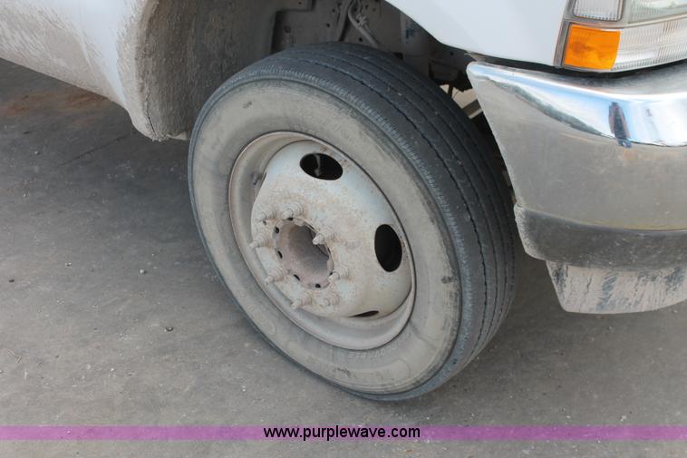 image for item H8413 2004 Ford F450 Super Duty XL stake truck